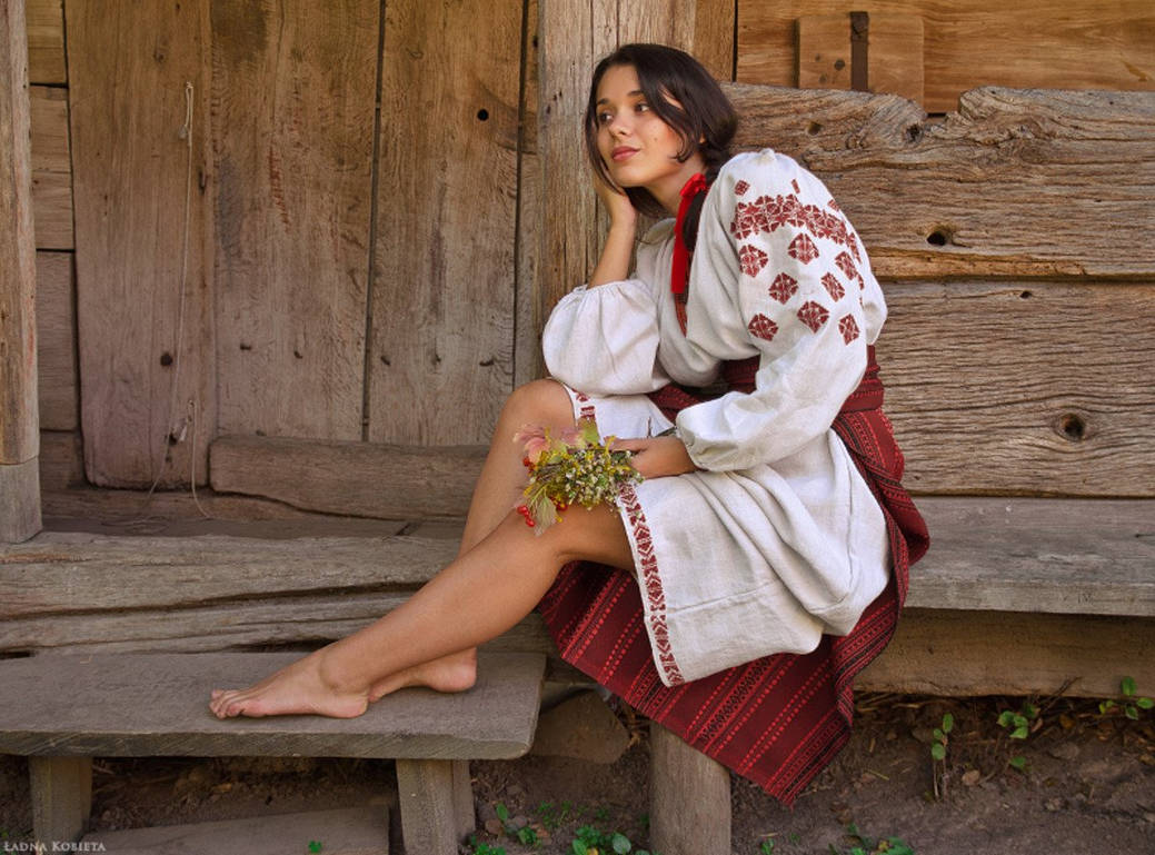 Fresh photos, fresh mood — Women in Slavic costumes online in Tashkent